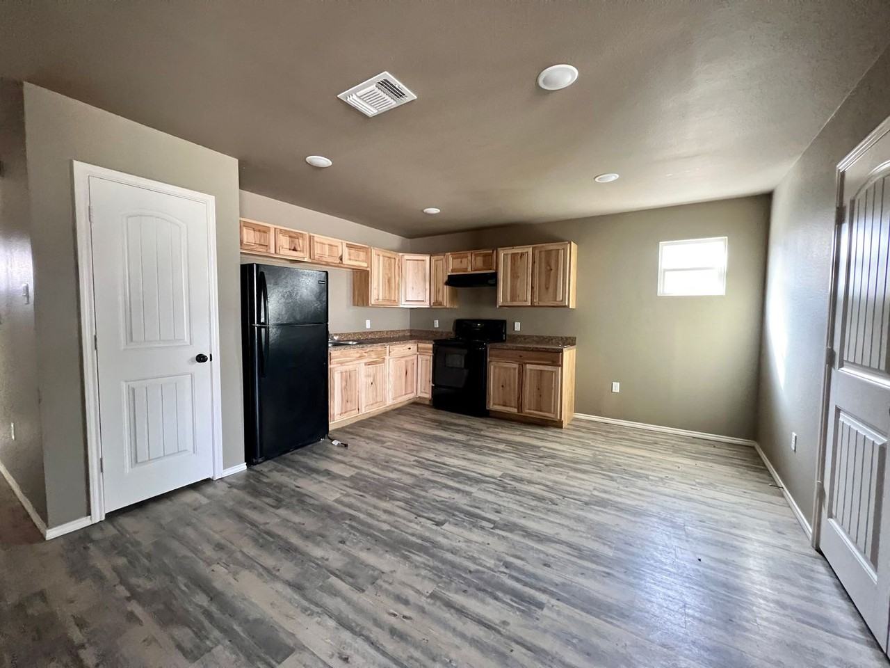 519 44th St - Photo 4 of 11