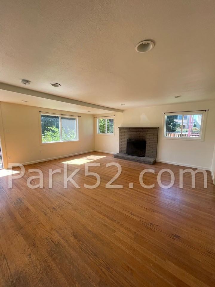 1103 E 71st St - Photo 2 of 22