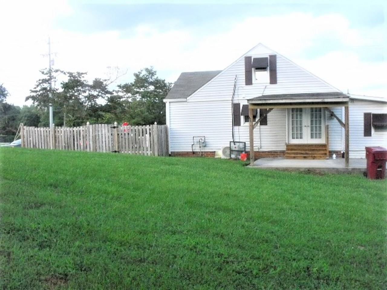 901 Johnson Ave - Photo 5 of 50