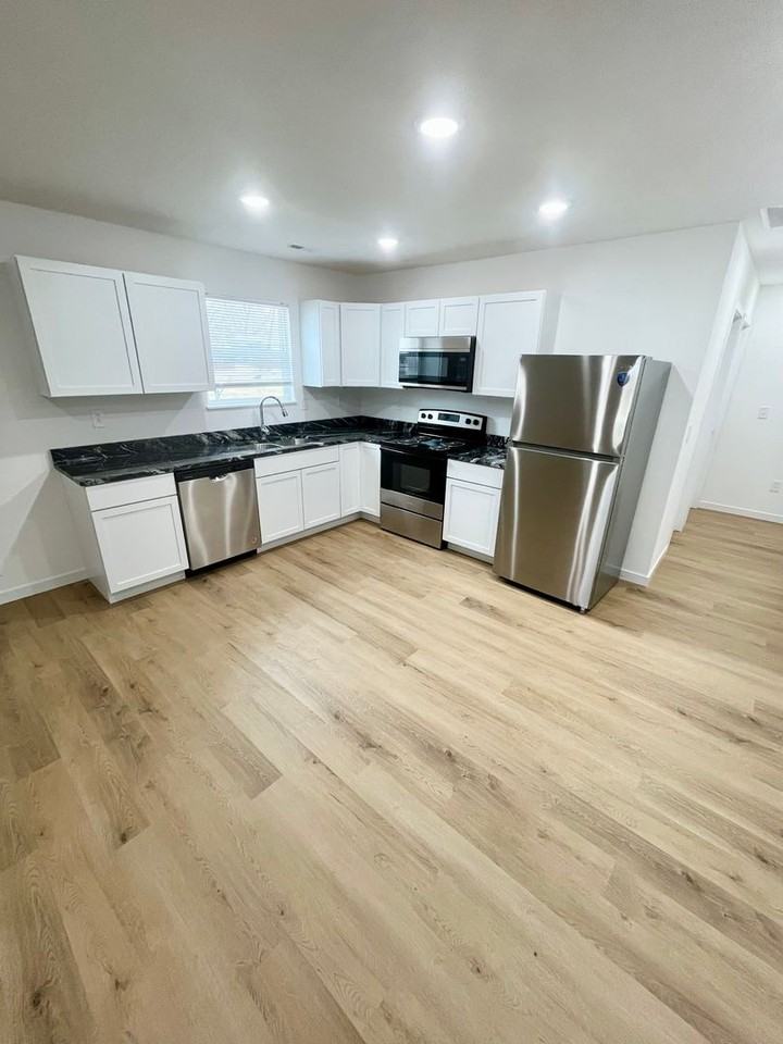 234 Bud St - Photo 3 of 9