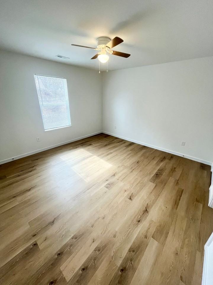 234 Bud St - Photo 5 of 9