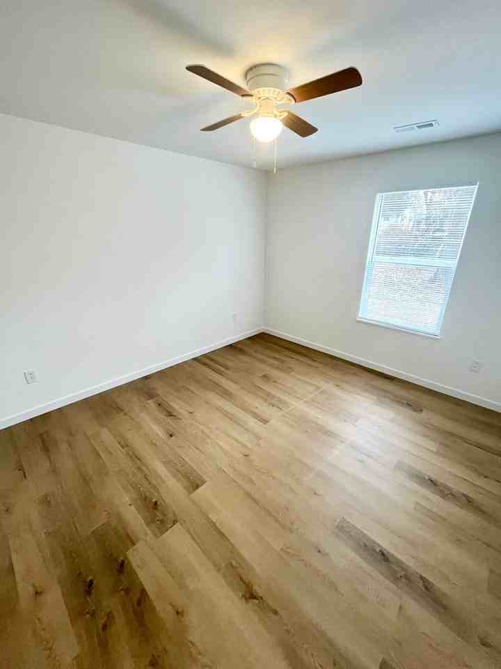 234 Bud St - Photo 7 of 9