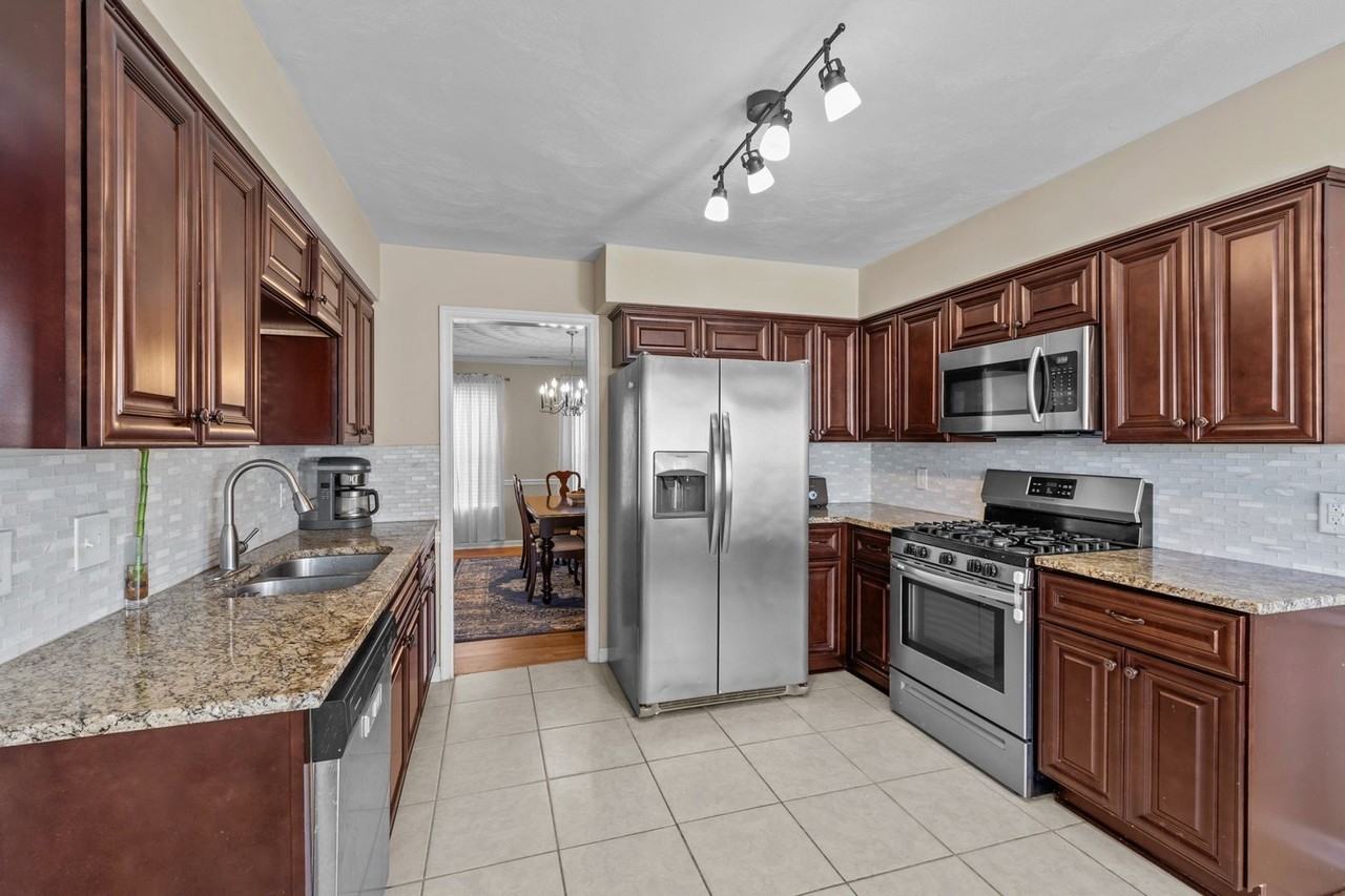2021 Melstone Dr - Photo 2 of 36