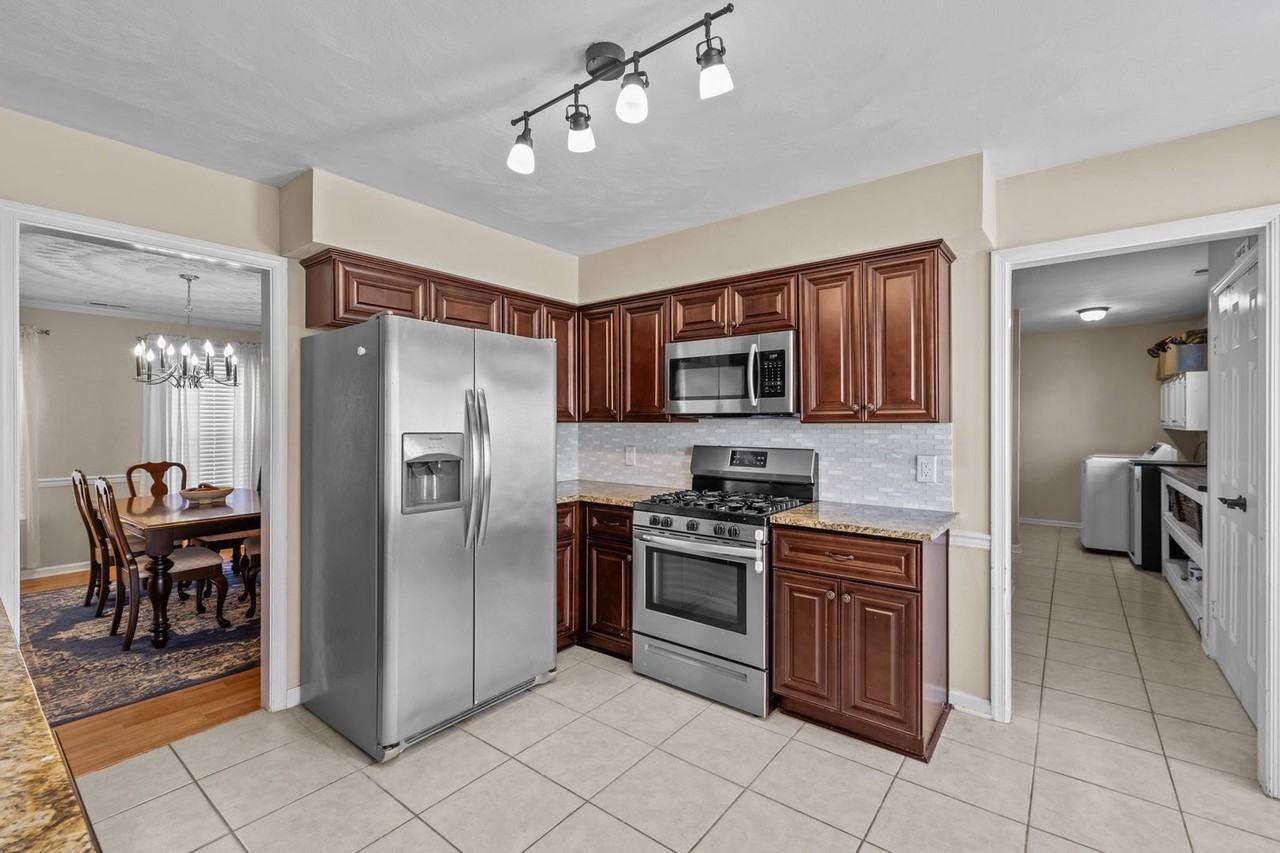 2021 Melstone Dr - Photo 3 of 36