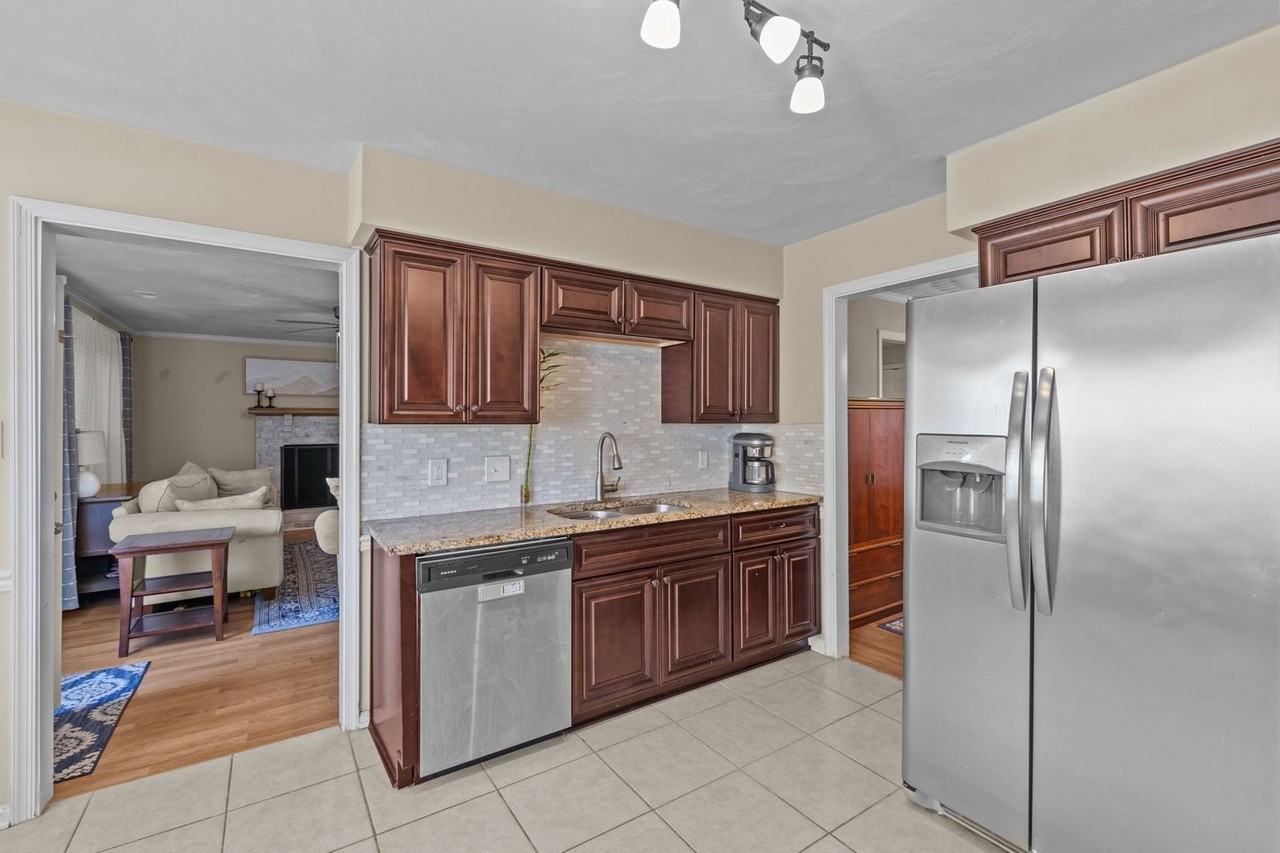 2021 Melstone Dr - Photo 4 of 36