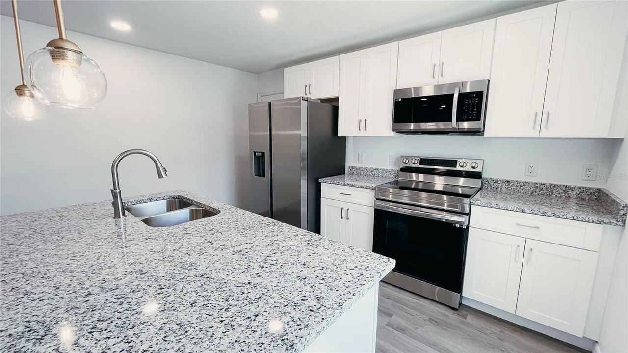 8192 N Pitcairn Way - Photo 3 of 13