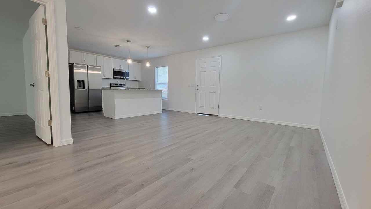 8192 N Pitcairn Way - Photo 4 of 13