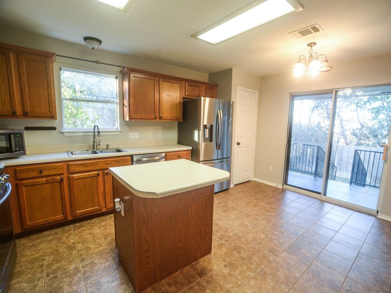 1820 Chinati Mountain Trl - Photo 4 of 21