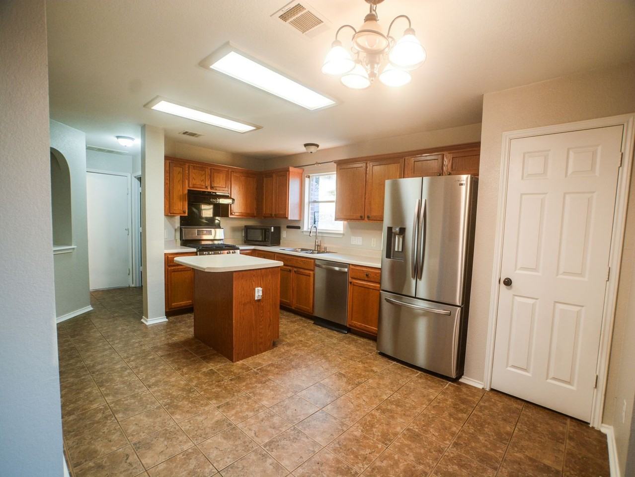 1820 Chinati Mountain Trl - Photo 5 of 21