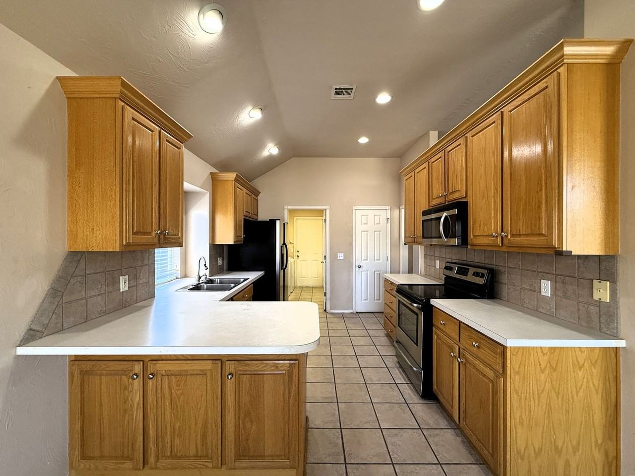 8305 Northwest 73rd Street - Photo 7 of 24