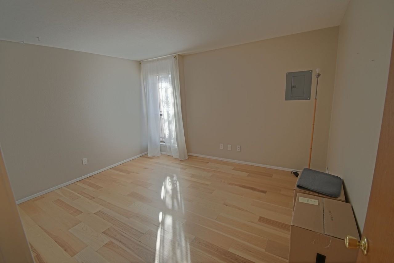 7220 Hollis St Ne - Photo 3 of 8