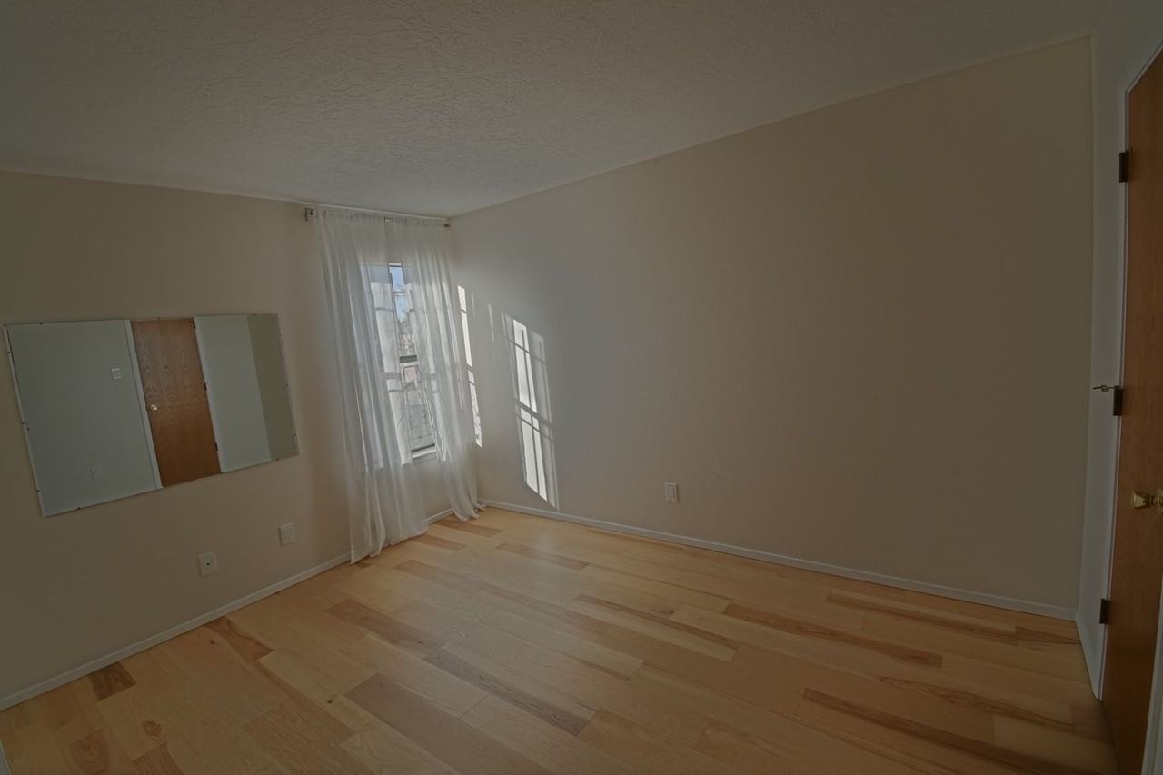 7220 Hollis St Ne - Photo 5 of 8