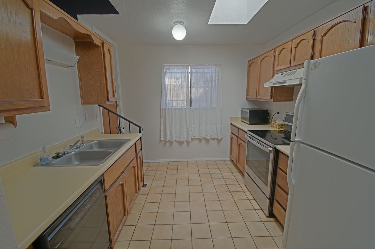 7220 Hollis St Ne - Photo 6 of 8