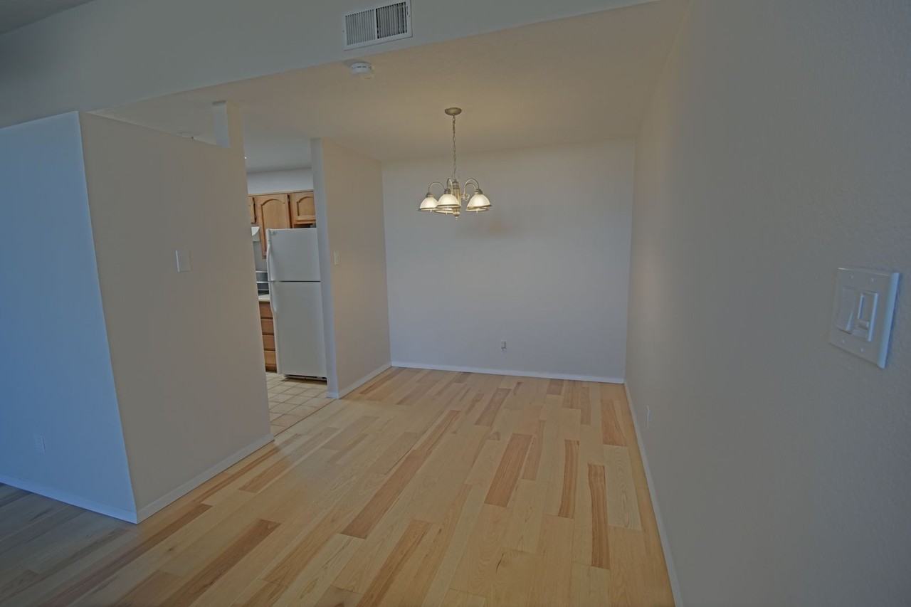 7220 Hollis St Ne - Photo 7 of 8