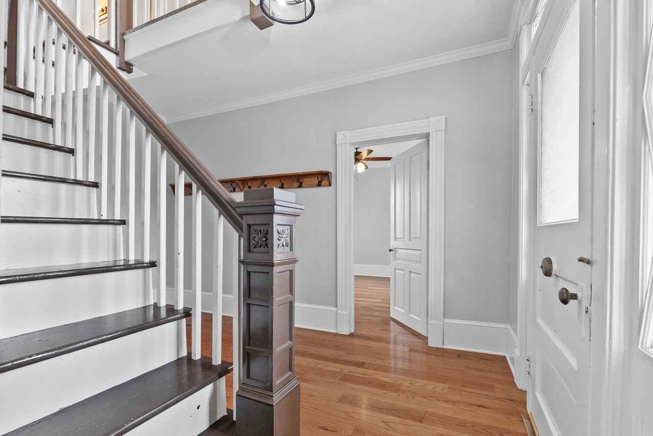 129 Railroad Ave - Photo 2 of 43