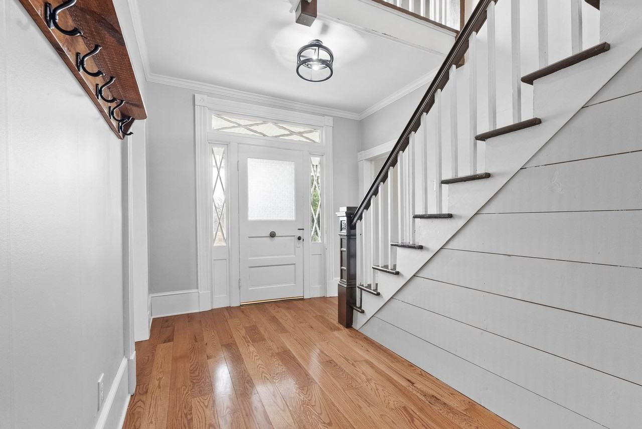 129 Railroad Ave - Photo 3 of 43