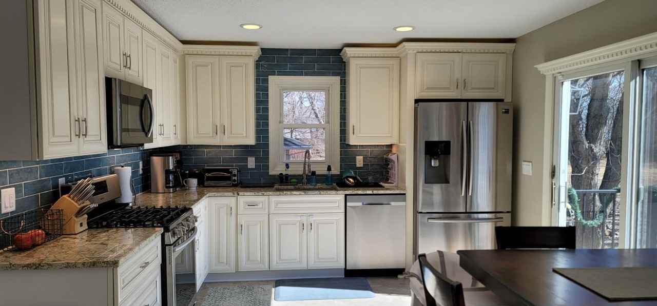 25005 Smithtown Rd - Photo 2 of 7