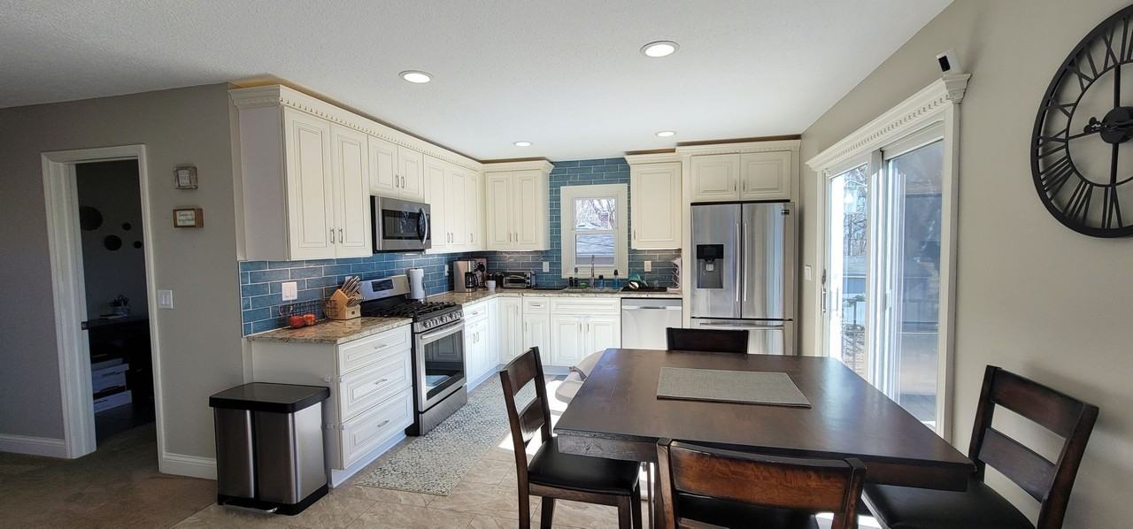 25005 Smithtown Rd - Photo 3 of 7