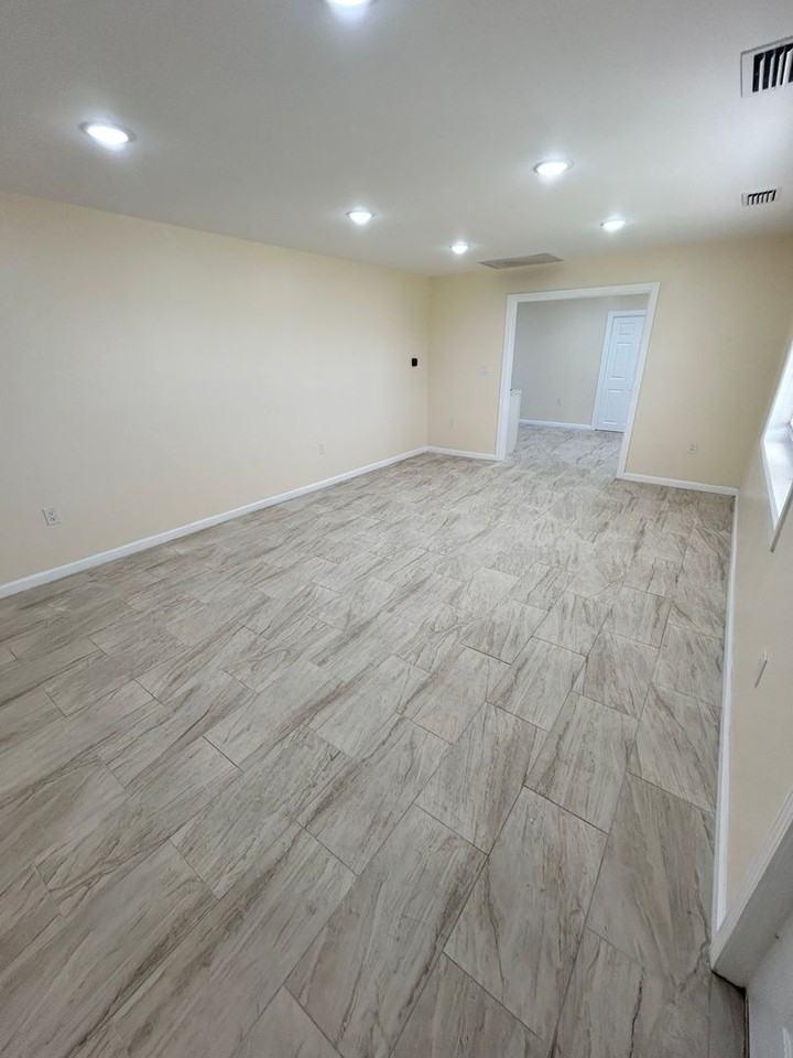 2433 Wakulla Ave - Photo 2 of 26