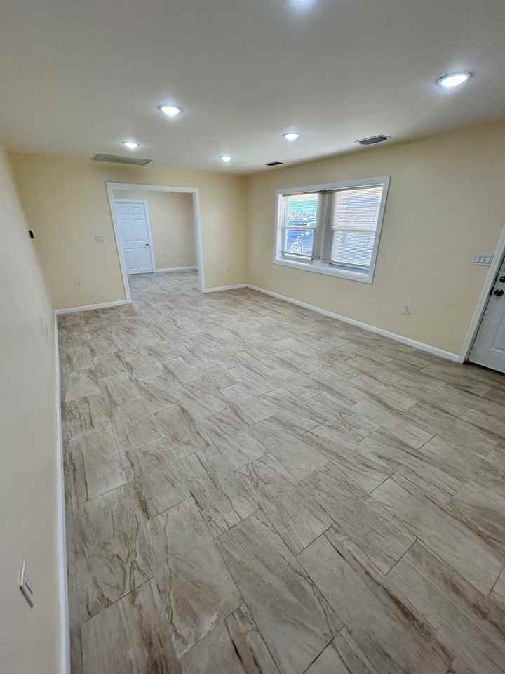 2433 Wakulla Ave - Photo 3 of 26