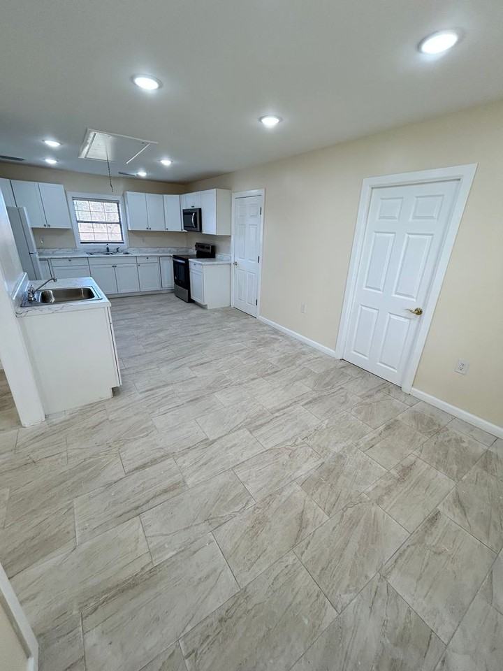 2433 Wakulla Ave - Photo 5 of 26