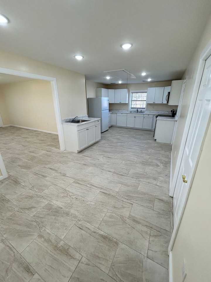 2433 Wakulla Ave - Photo 6 of 26