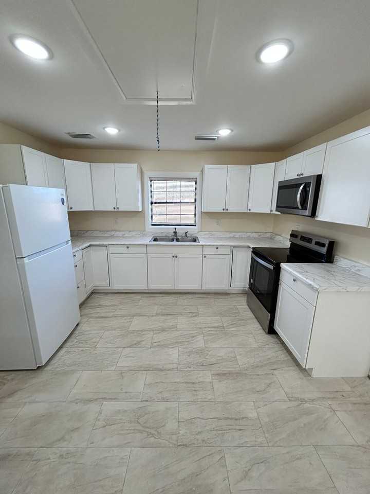 2433 Wakulla Ave - Photo 7 of 26