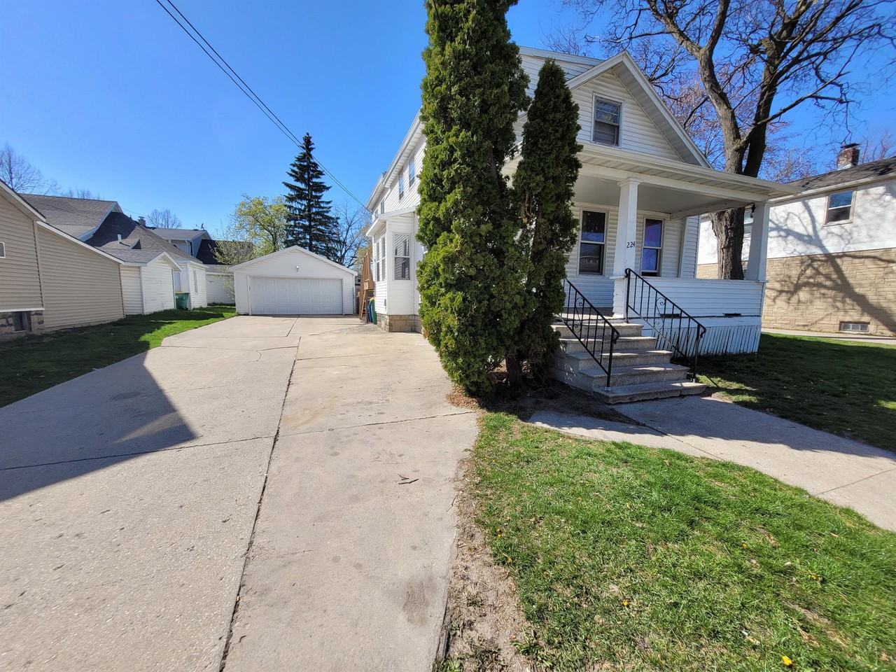 224 S. Clay St. - Photo 2 of 12