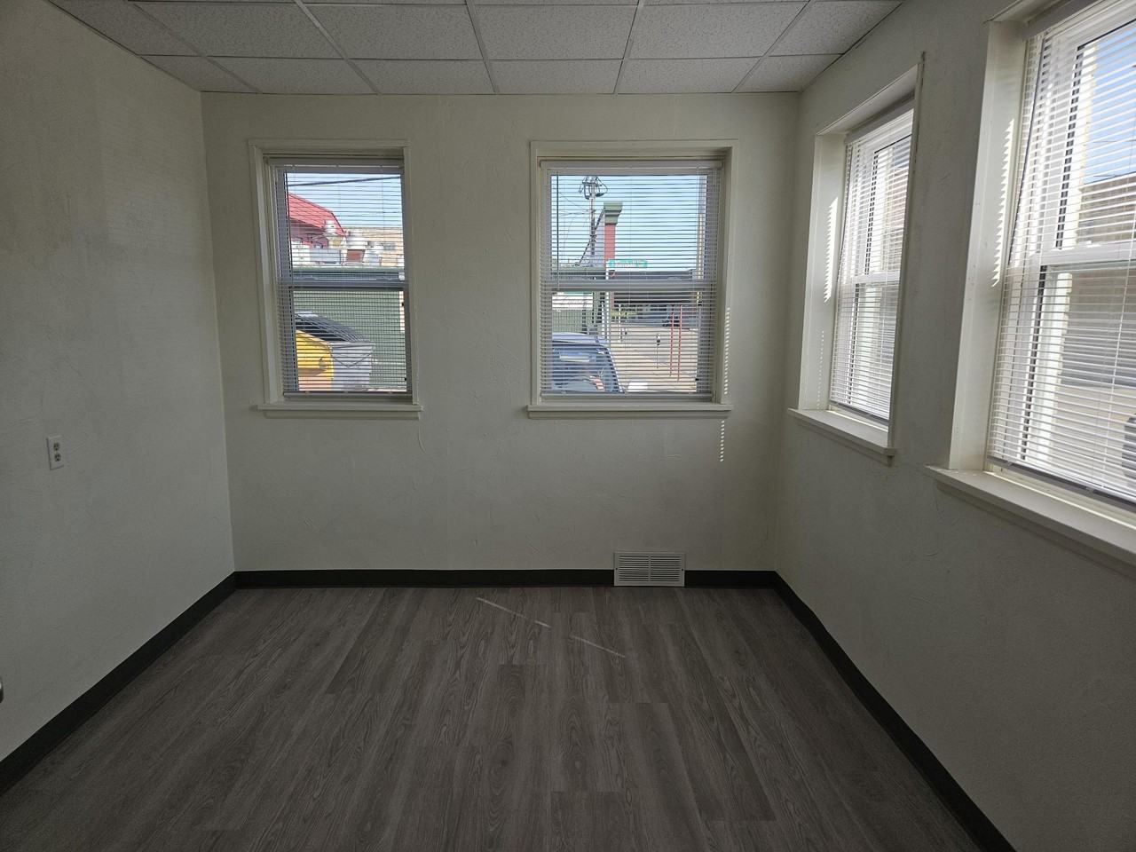 119 South Walnut Street - Photo 6 of 17