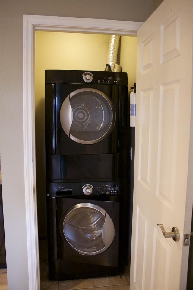 2411 Collis Avenue - Photo 4 of 7