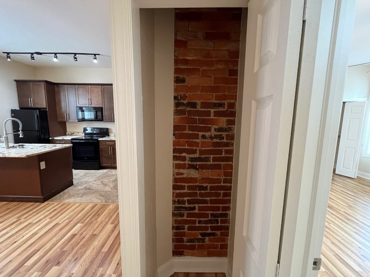 Centre 4930 - Photo 7 of 16