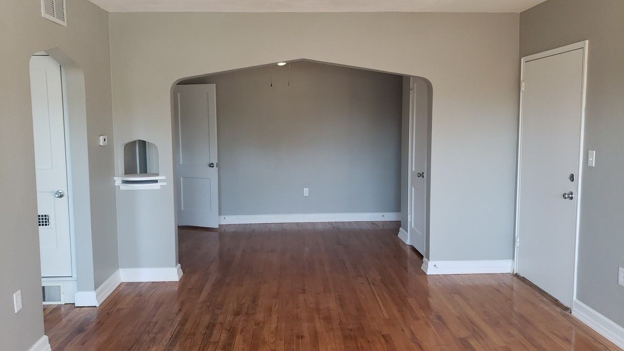 324 8th St - Photo 2 of 13