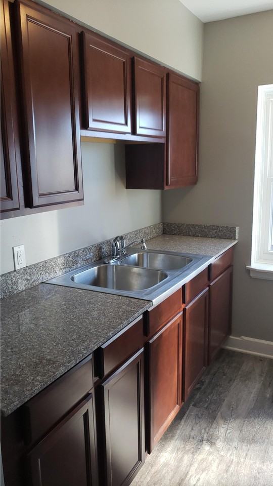 324 8th St - Photo 3 of 13