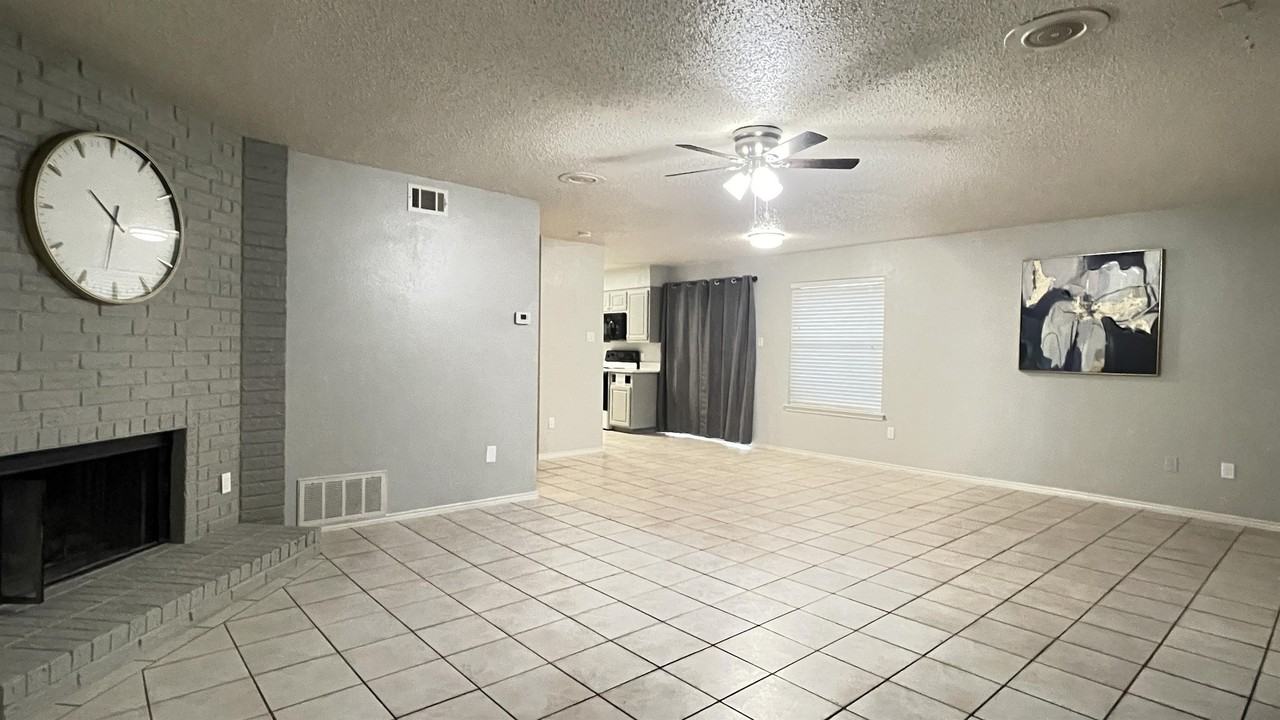 2211 Madrid Ct - Photo 2 of 24