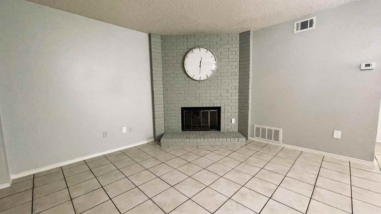 2211 Madrid Ct - Photo 3 of 24