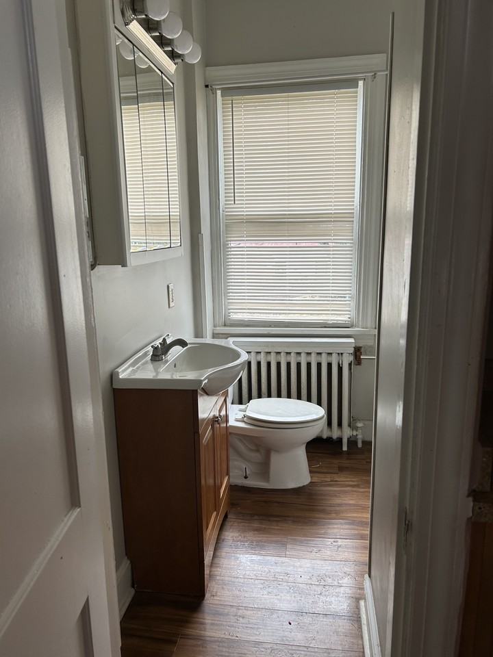 321 North Loudoun Street - Photo 5 of 11