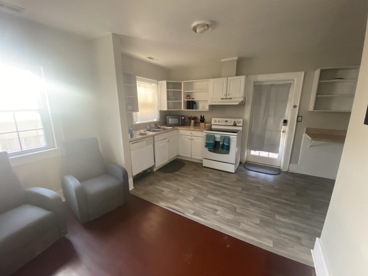 315 West 14th Street - Photo 4 of 12