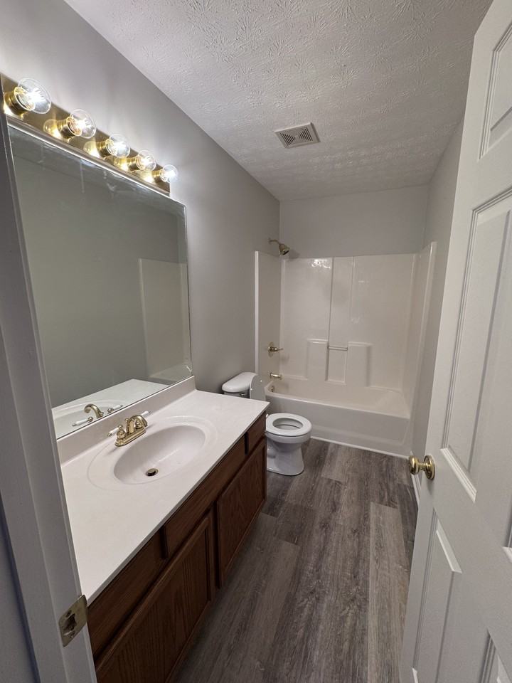 202 Taos Trce - Photo 2 of 14