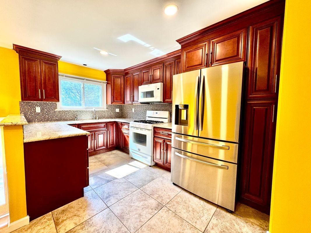 246 Doane Ave - Photo 3 of 9