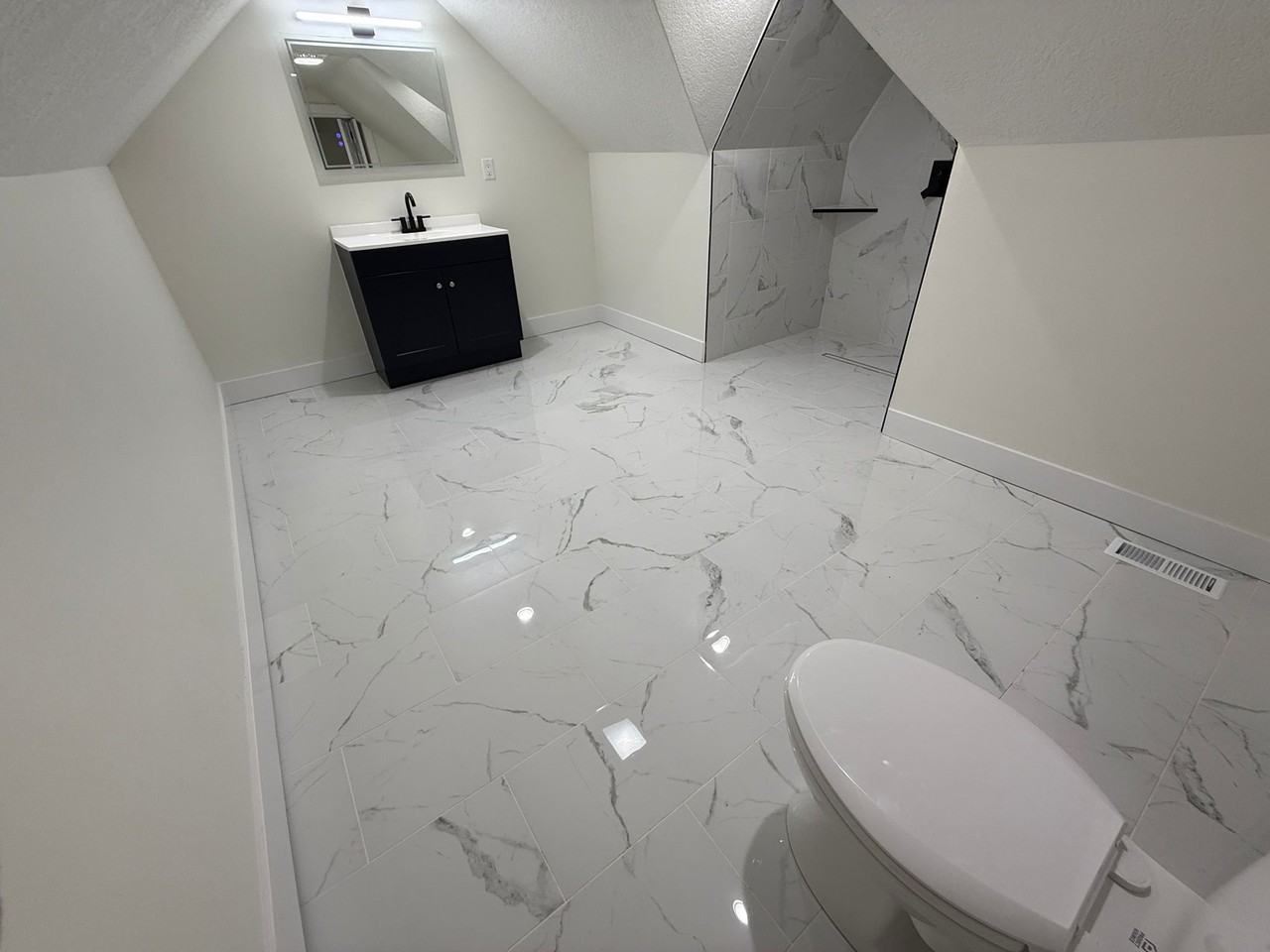 2335 Se 8th St - Photo 2 of 14