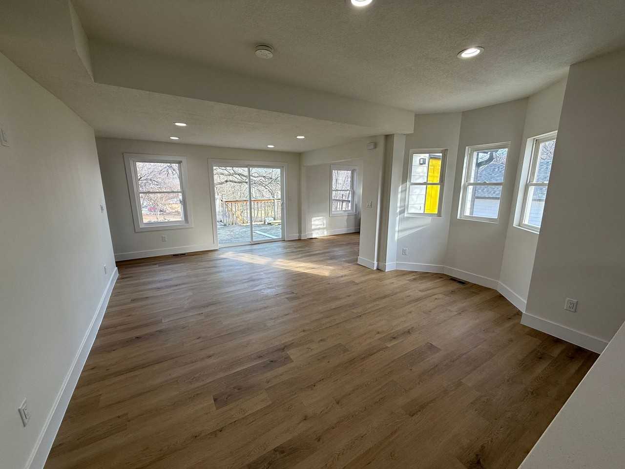 2335 Se 8th St - Photo 5 of 14