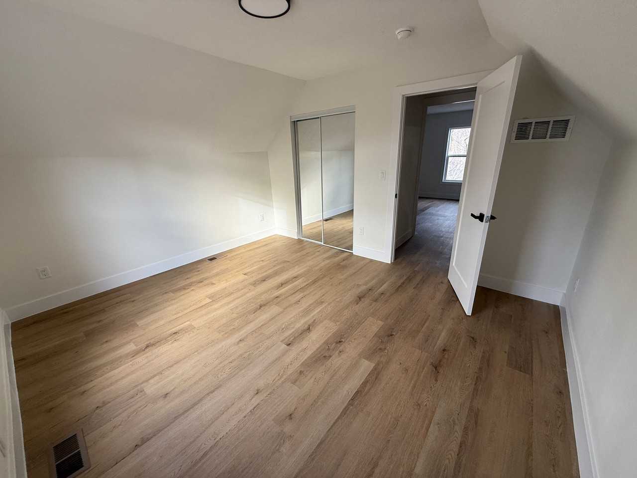 2335 Se 8th St - Photo 6 of 14