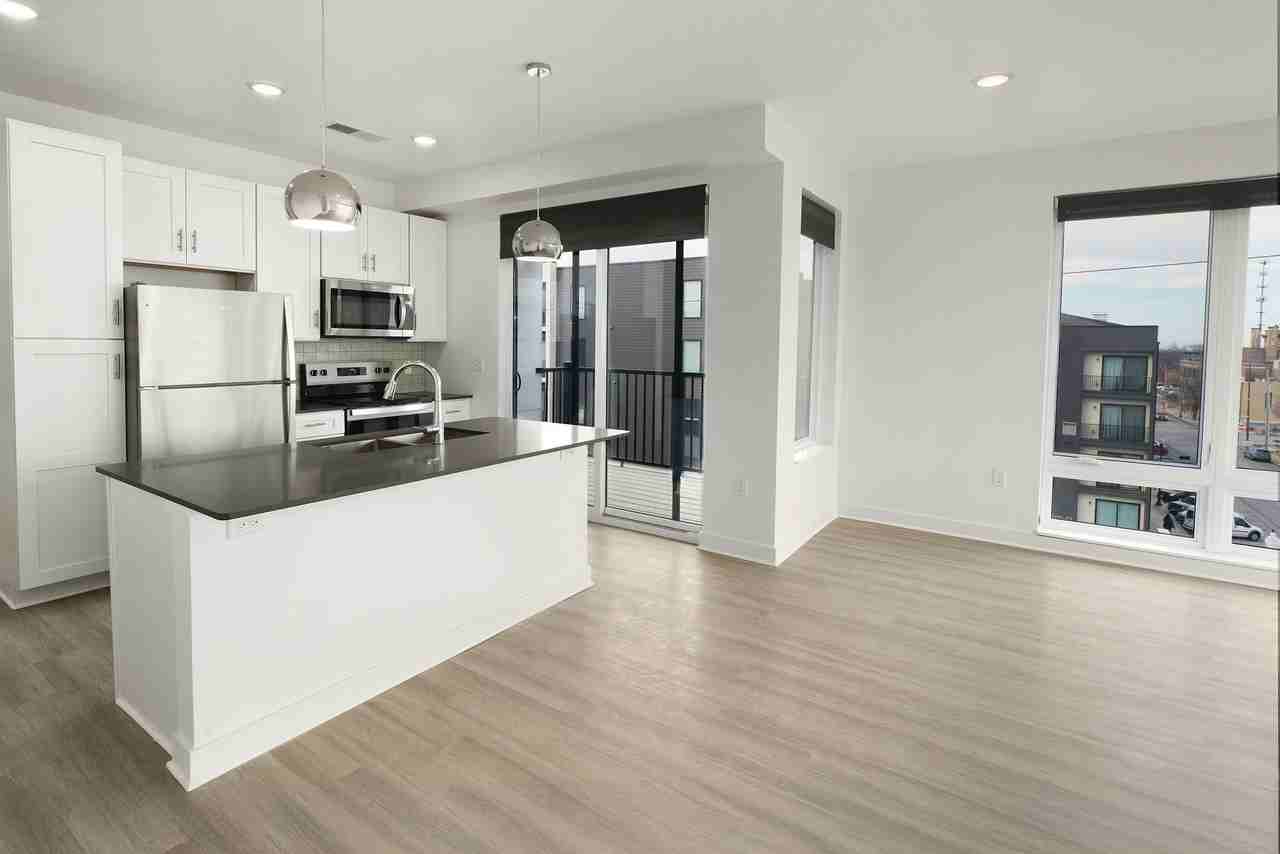 Square Apartments - Photo 6 of 31