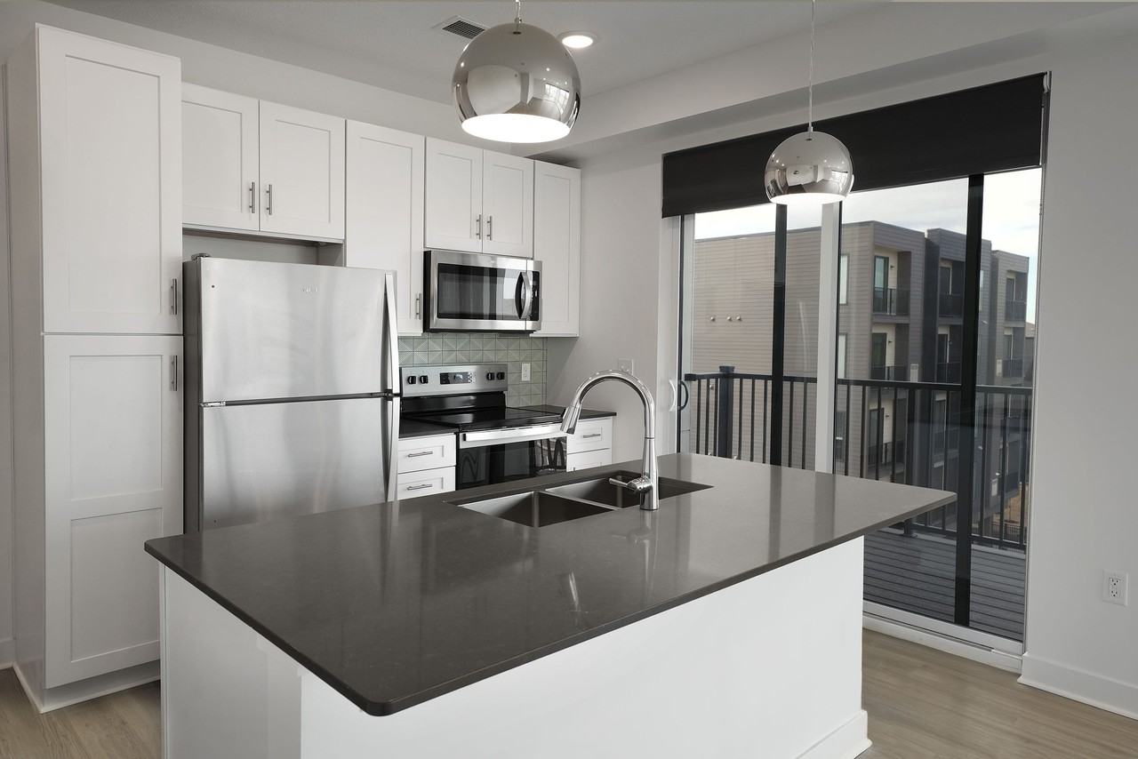 Square Apartments - Photo 7 of 31