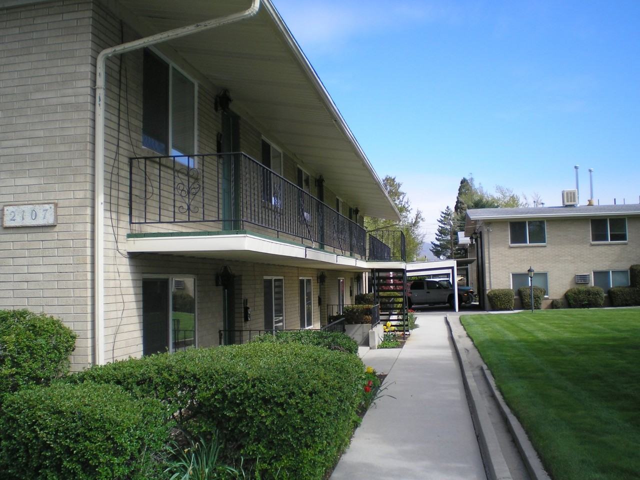 Delmar Gardens - Photo 2 of 5