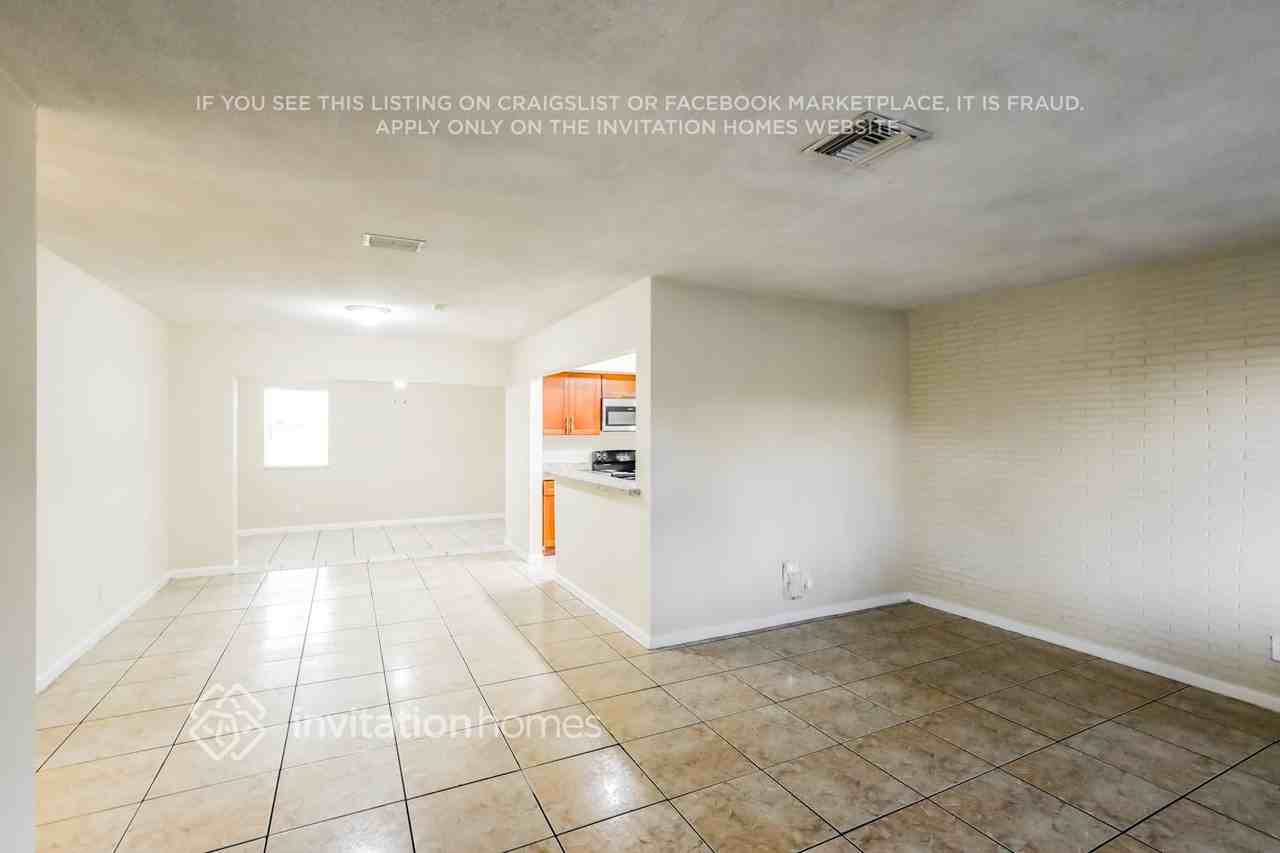 130 Sw 65th Way - Photo 3 of 17