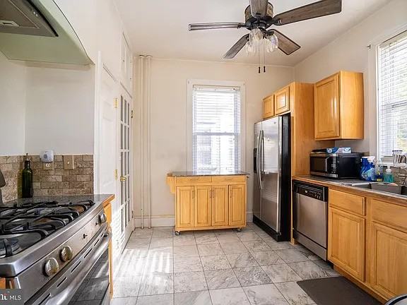 54 Hillcrest Ave - Photo 3 of 7