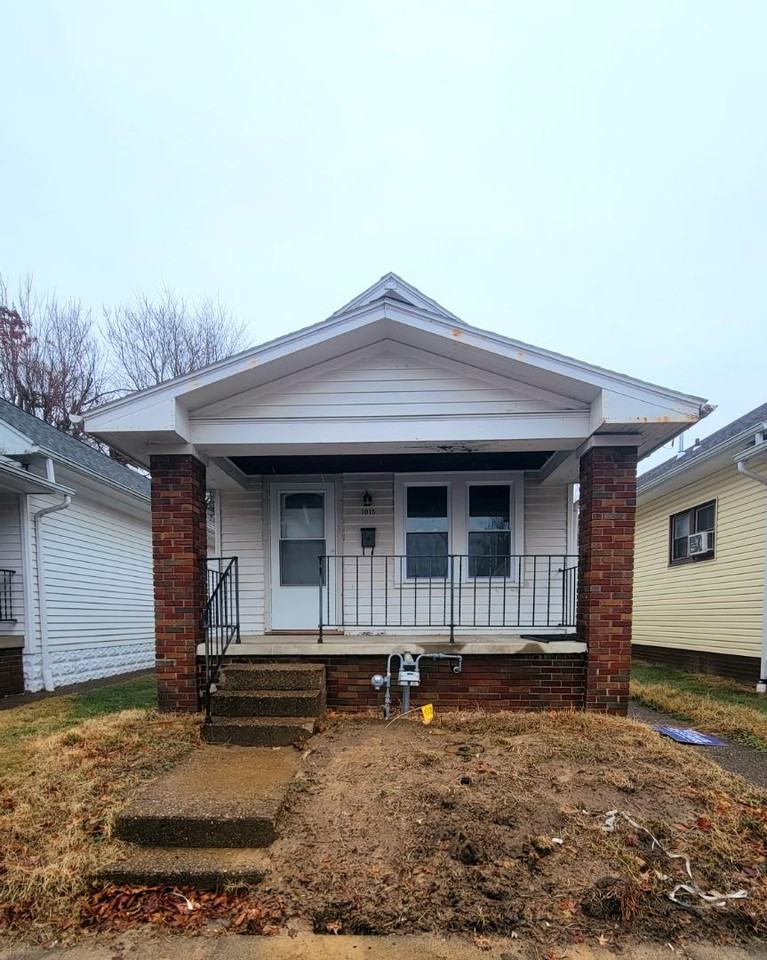 1015 N Elliott St - Photo 2 of 10