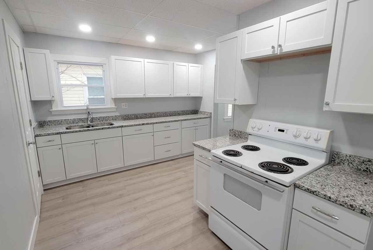 1015 N Elliott St - Photo 3 of 10