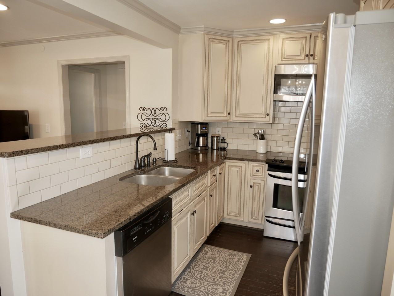 1217 Gladstone Ave #NA - Photo 6 of 18